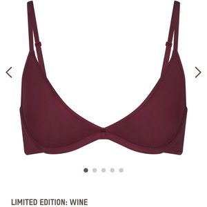 NWT skims weightless scoop bra